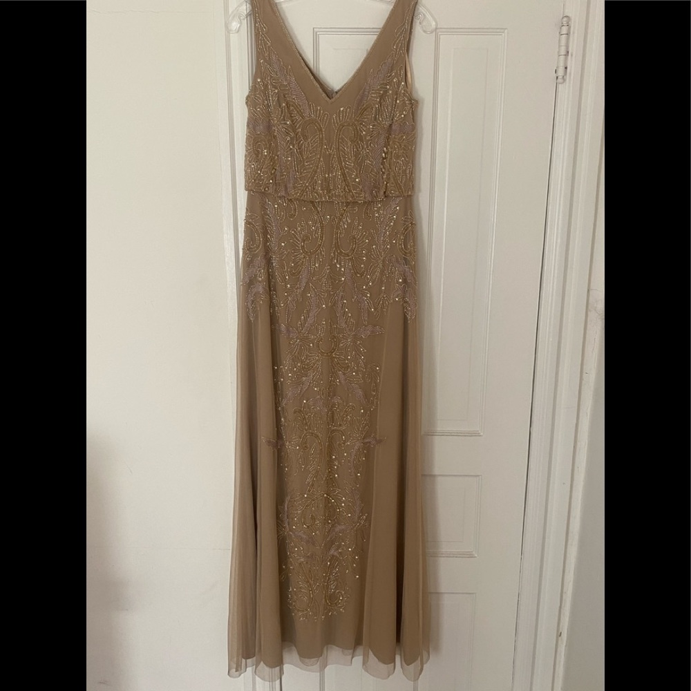 Adrianna Papell —Filigree Beaded Blouson Dress with V Neck in Champagne